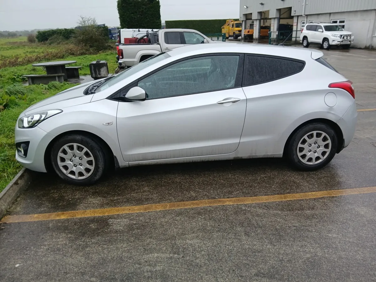 Hyundai i30 2013 carvan 12 month doe tax - Image 4