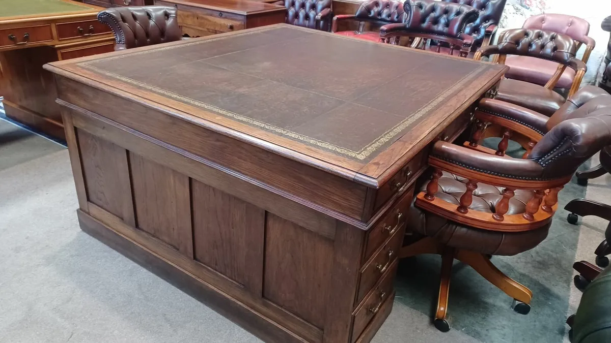 Solid Oak Desk 153 x 137 - Image 1