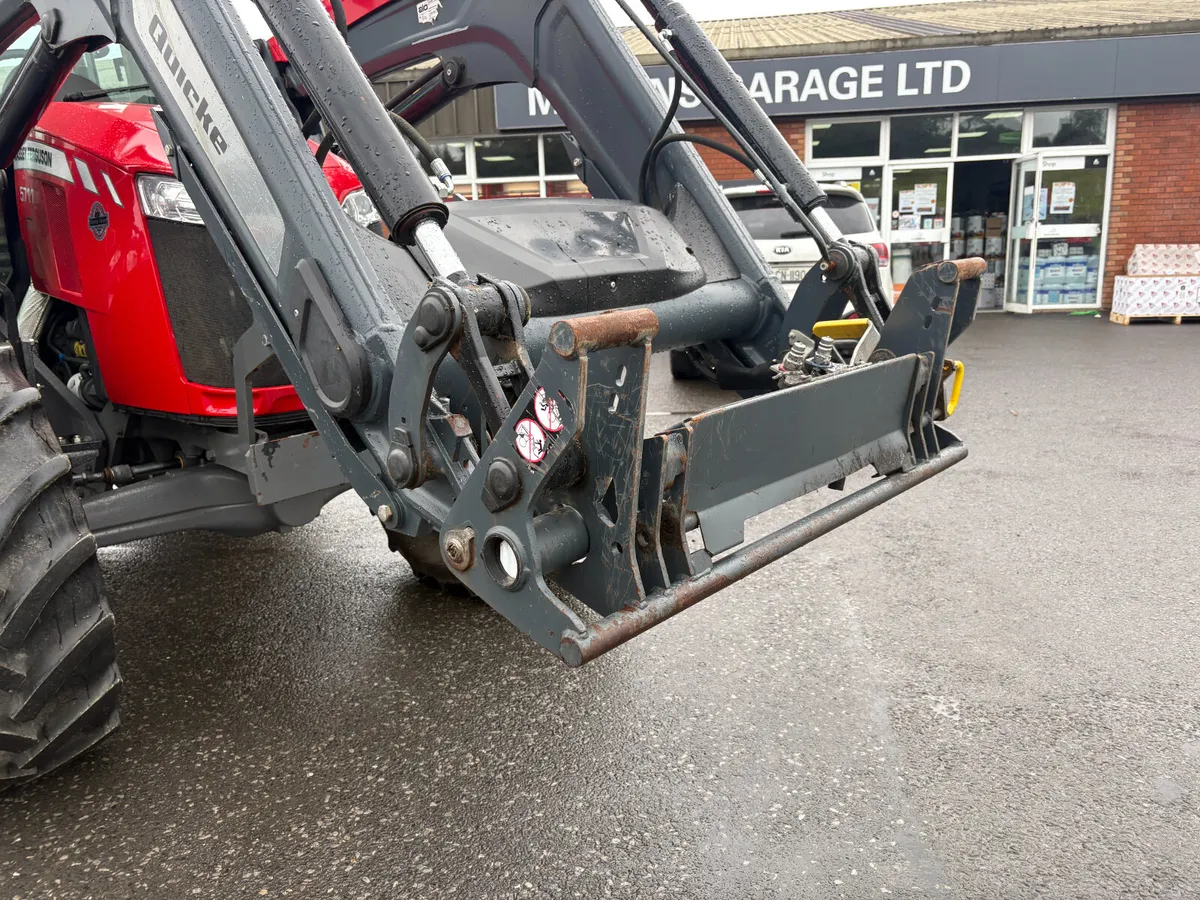 Massey Ferguson 5711 - Image 3