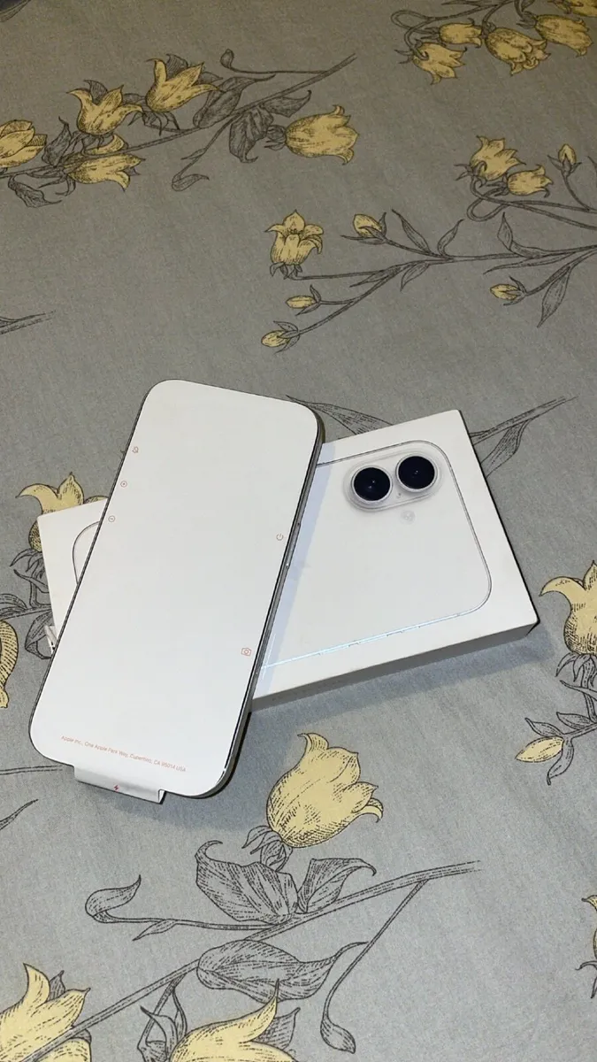 iPhone 16 128gb white- (good as new) unlocked - Image 1