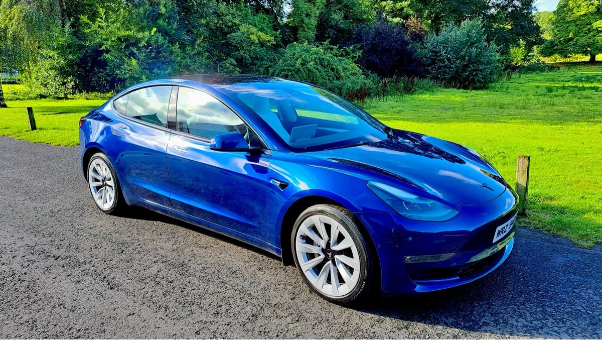 Model 3 AWD - LR * White leather, Tow bar, 19's* - Image 4