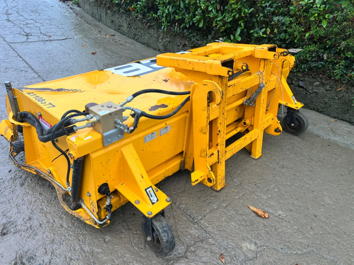 Jcb SC240 Road sweeper collector brush - Image 3