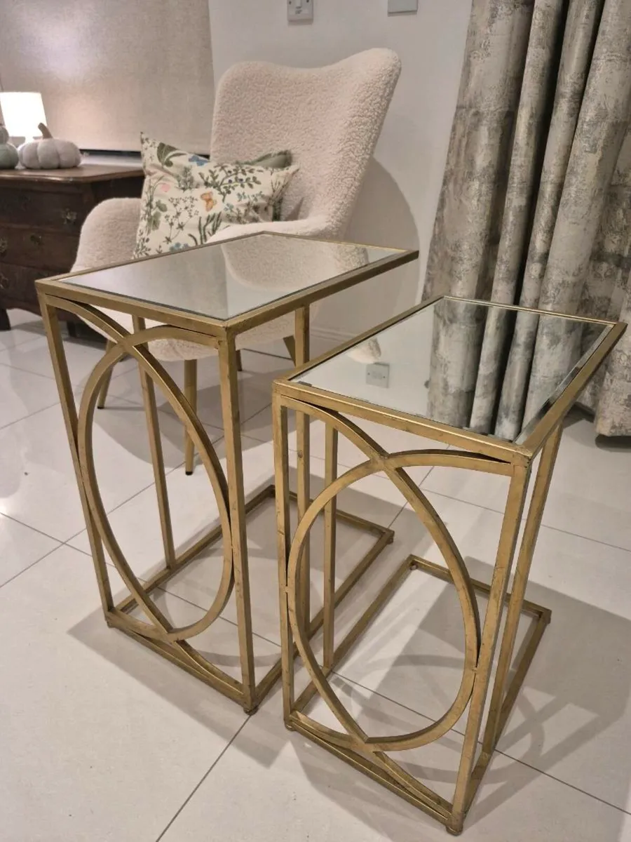 Nest of two gold sofa tables - Image 2