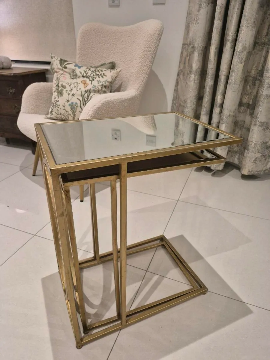 Nest of two gold sofa tables - Image 3