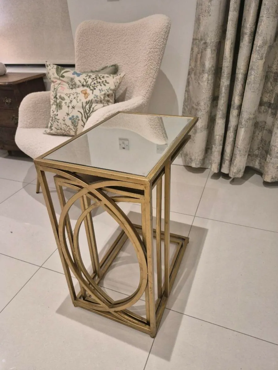 Nest of two gold sofa tables - Image 4
