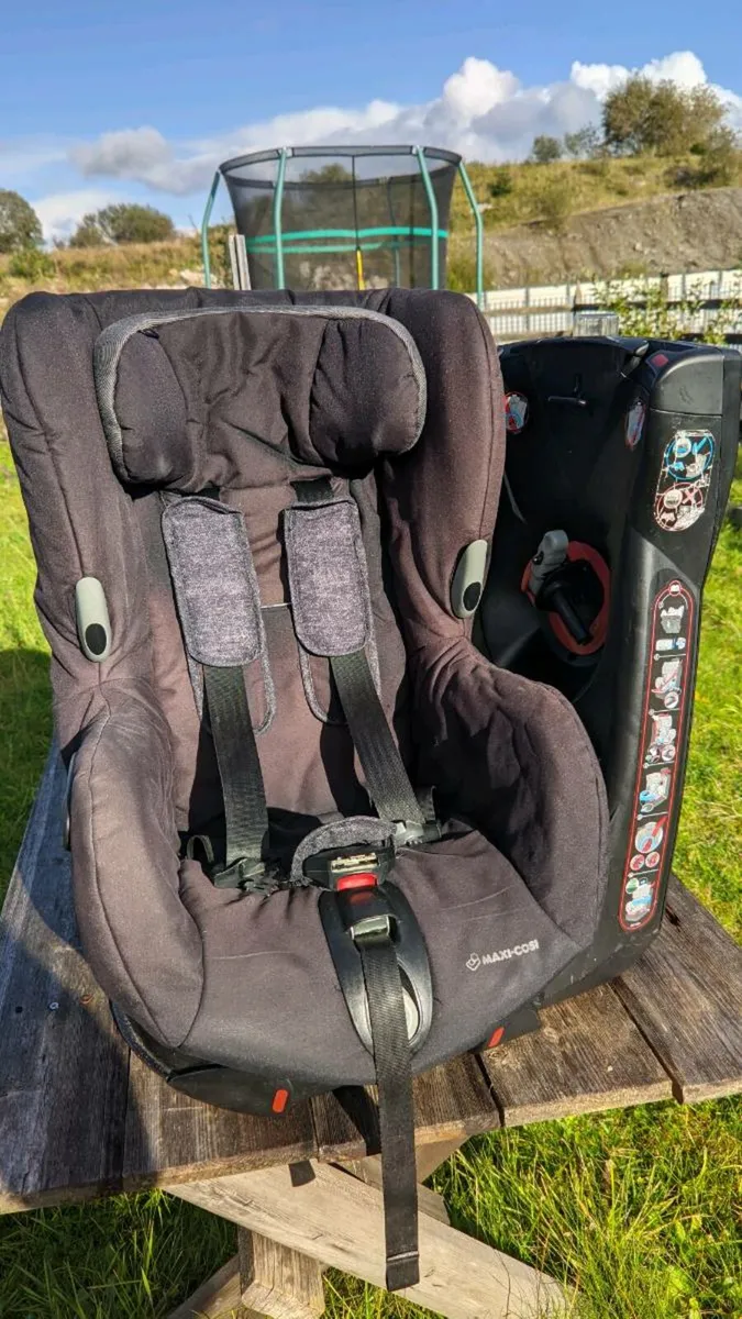 Maxi-Cosi Axiss Car Seat – 9–18 kg - Image 1