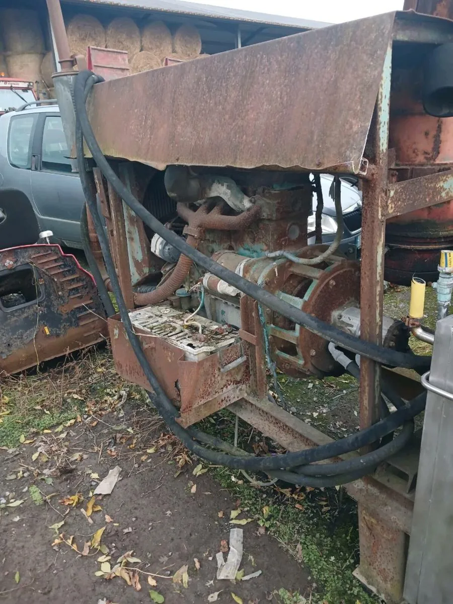 Ford engine with pump - Image 4