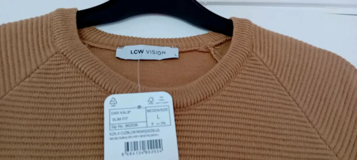 Mens Jumper New M/L - Image 1