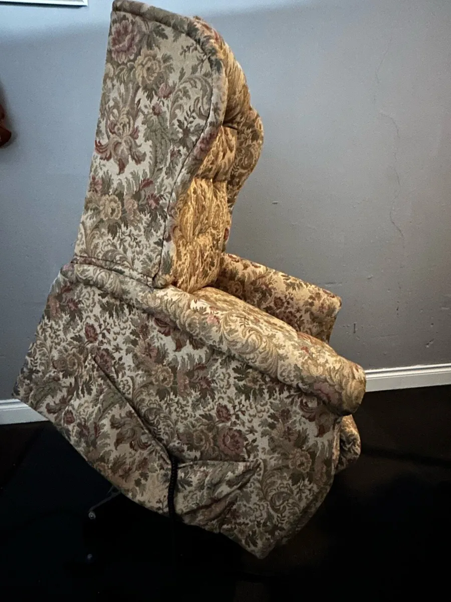 Sherborne lift & rise electric reclining armchair - Image 4