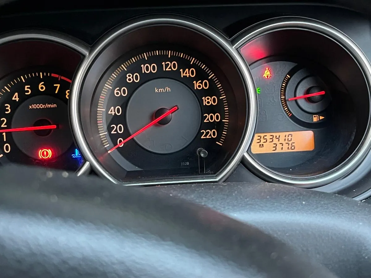 Nissan tiida - Image 2