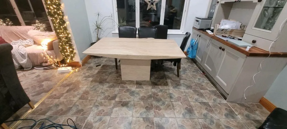 Kitchen table - Image 1