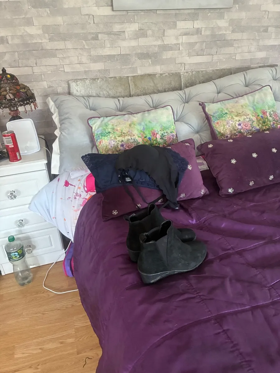 Base of bed - Image 1