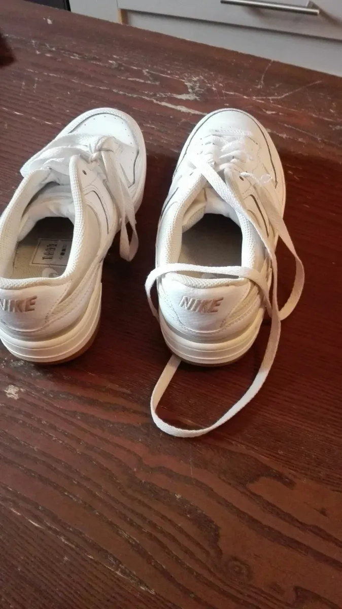 Nike shoe unisex - Image 1