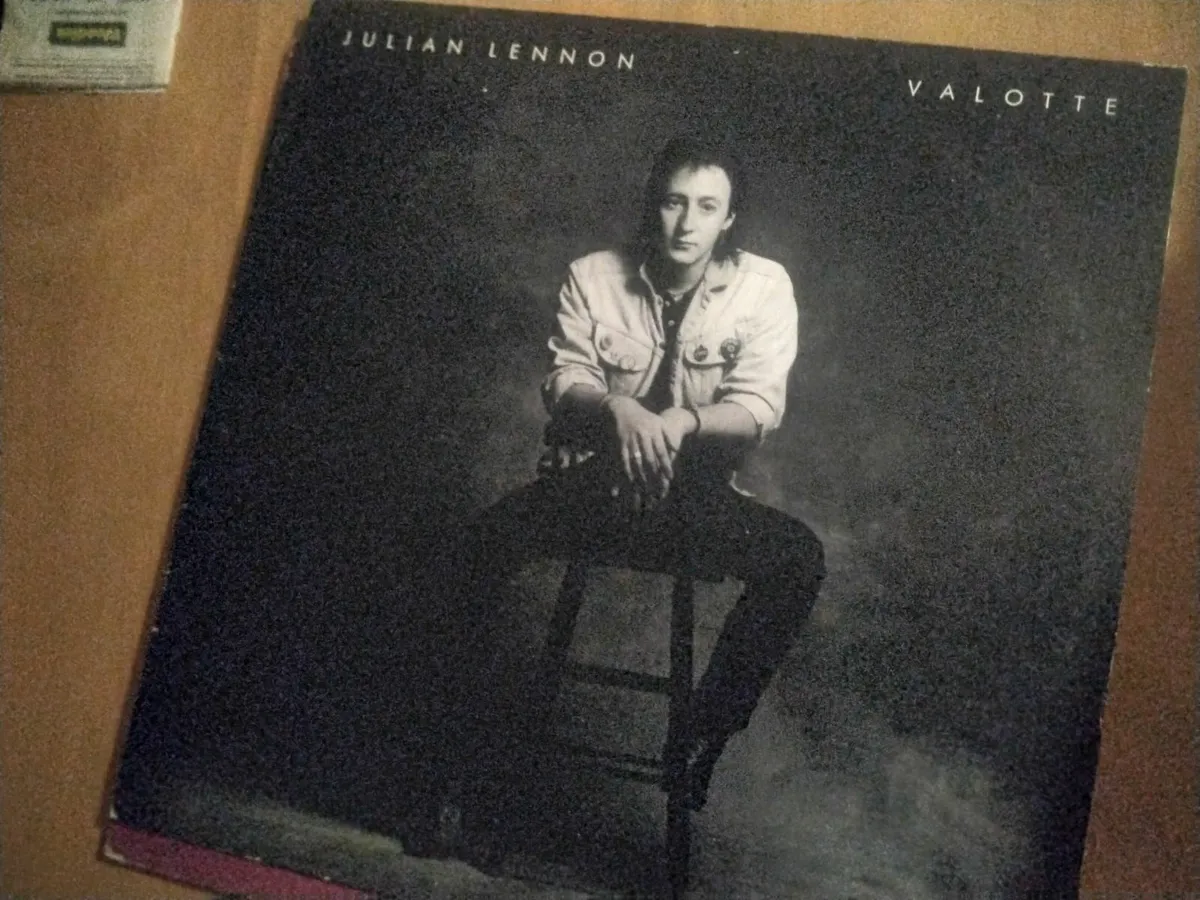 Julian. Lennon.    Valotte.    Vinyl
