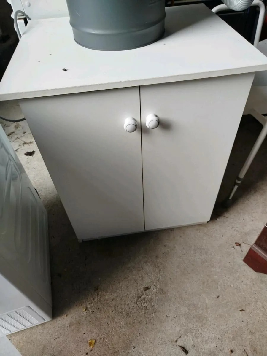 Bathroom press