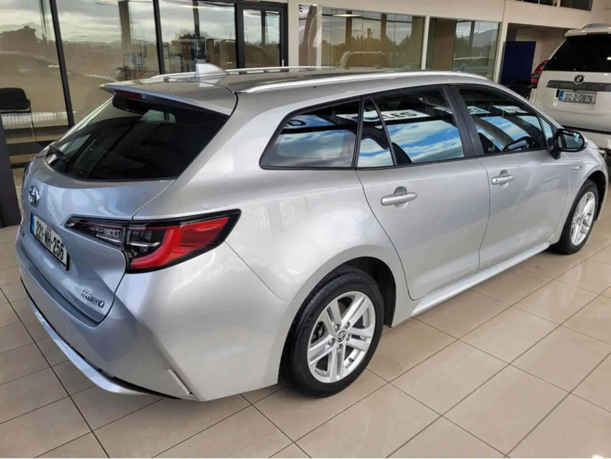 Toyota Corolla HYB 1.8 LUNA TS 4DR AUTO - Image 4