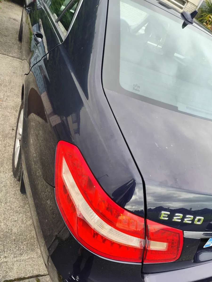 Mercedes-Benz E-Class 2010 - Image 1