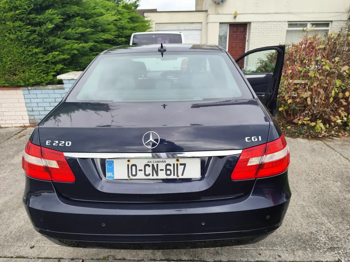 Mercedes-Benz E-Class 2010 - Image 2