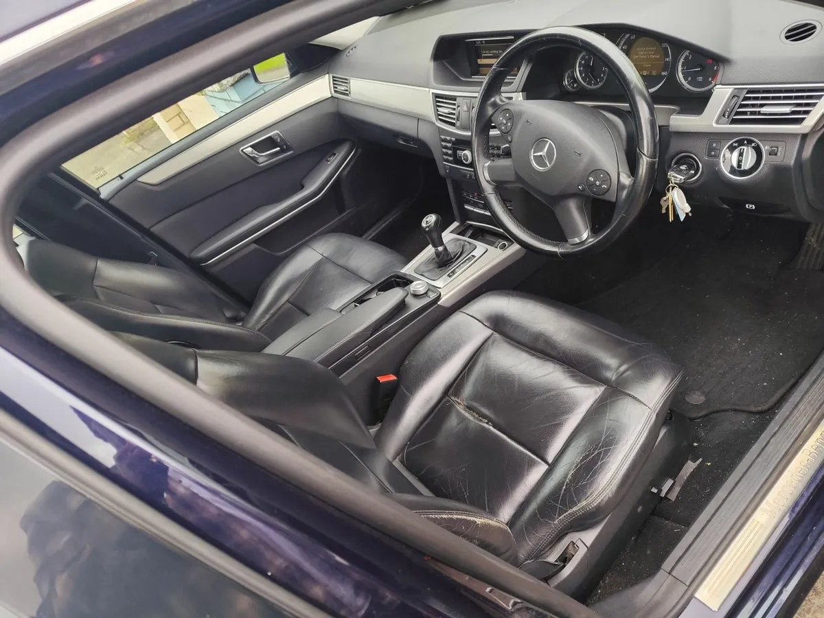 Mercedes-Benz E-Class 2010 - Image 3