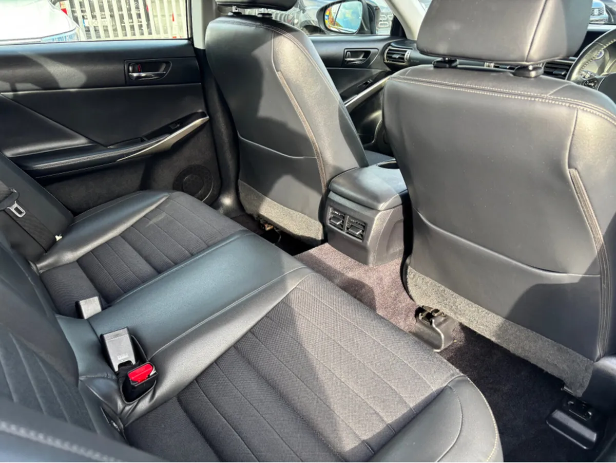 Lexus IS IS300 H S-DESIGN 4DR AUTO - Image 3
