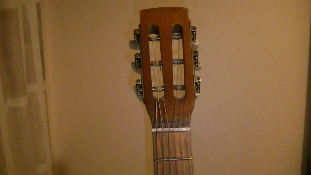 Small Oldish Guitar - Image 4