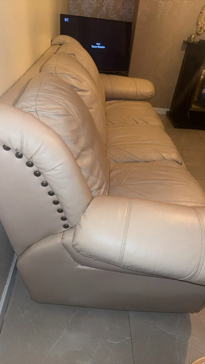 Real leather 3 seater sofa - Image 2