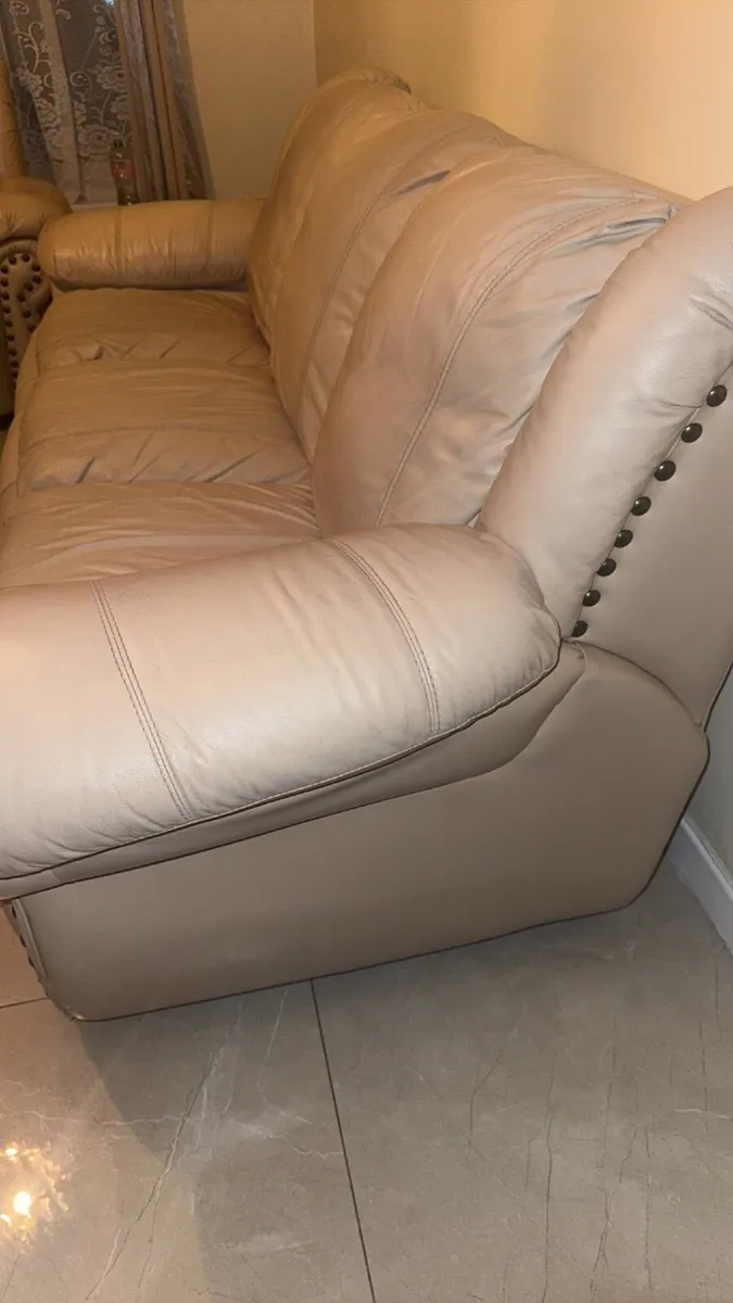 Real leather 3 seater sofa - Image 3