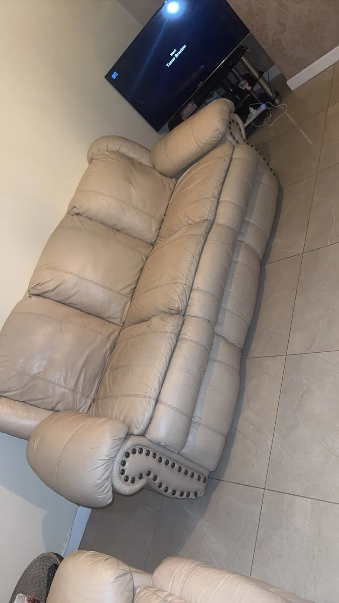 Real leather 3 seater sofa - Image 1