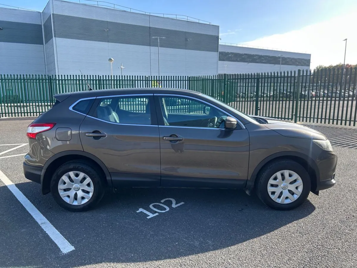 Nissan Qashqai 1.2 PETROL, LOW MILEAGE, NEW NCT, F - Image 4