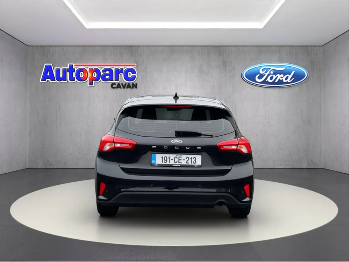 Ford Focus TITANIUM 1.5 TDCI 125PS 6 5DR 6SPEED - Image 4