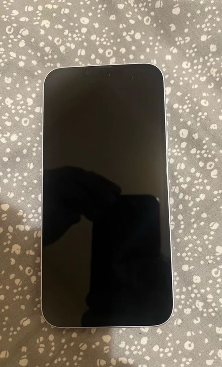 iPhone 14 Plus in Excellent Condition with Free New Otter Box Case & Privacy Glass - Image 3