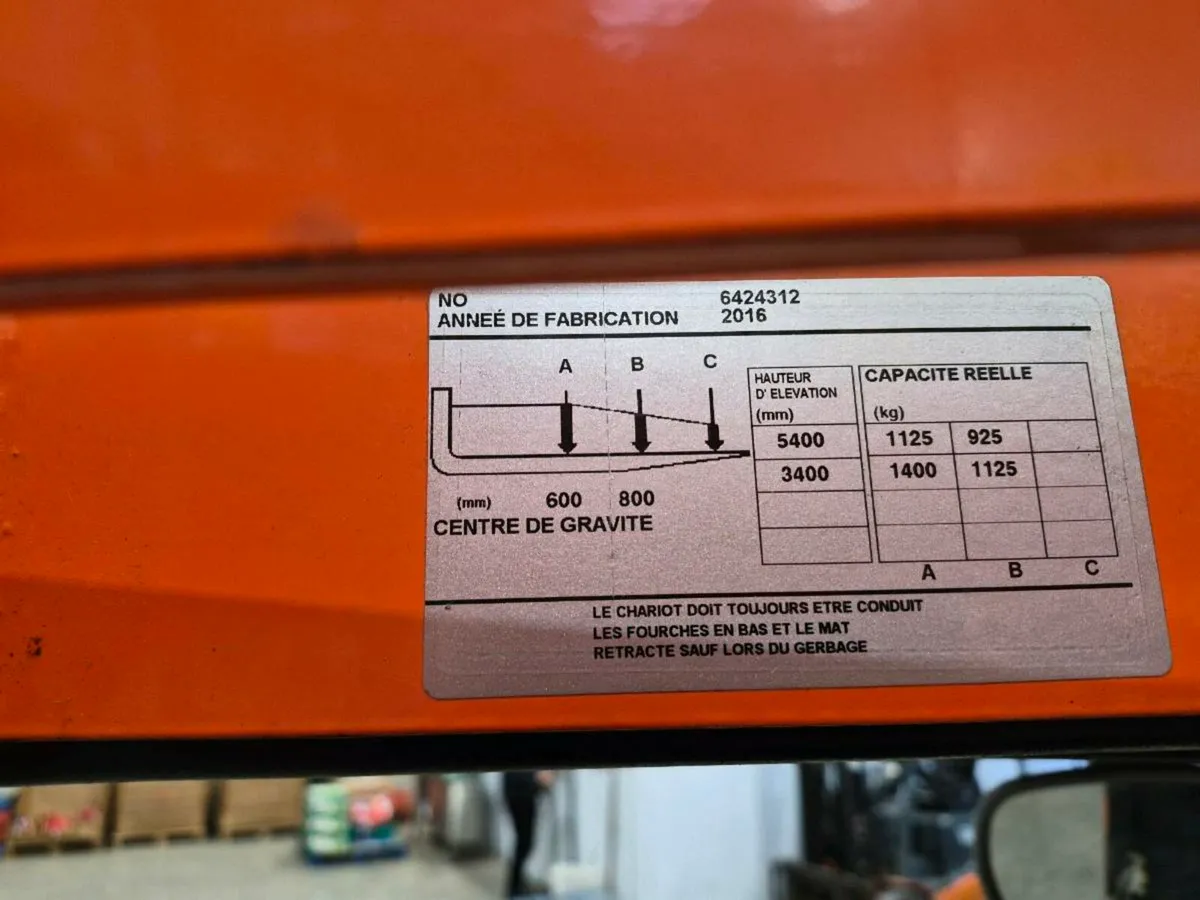 Toyota reach truck - Image 3