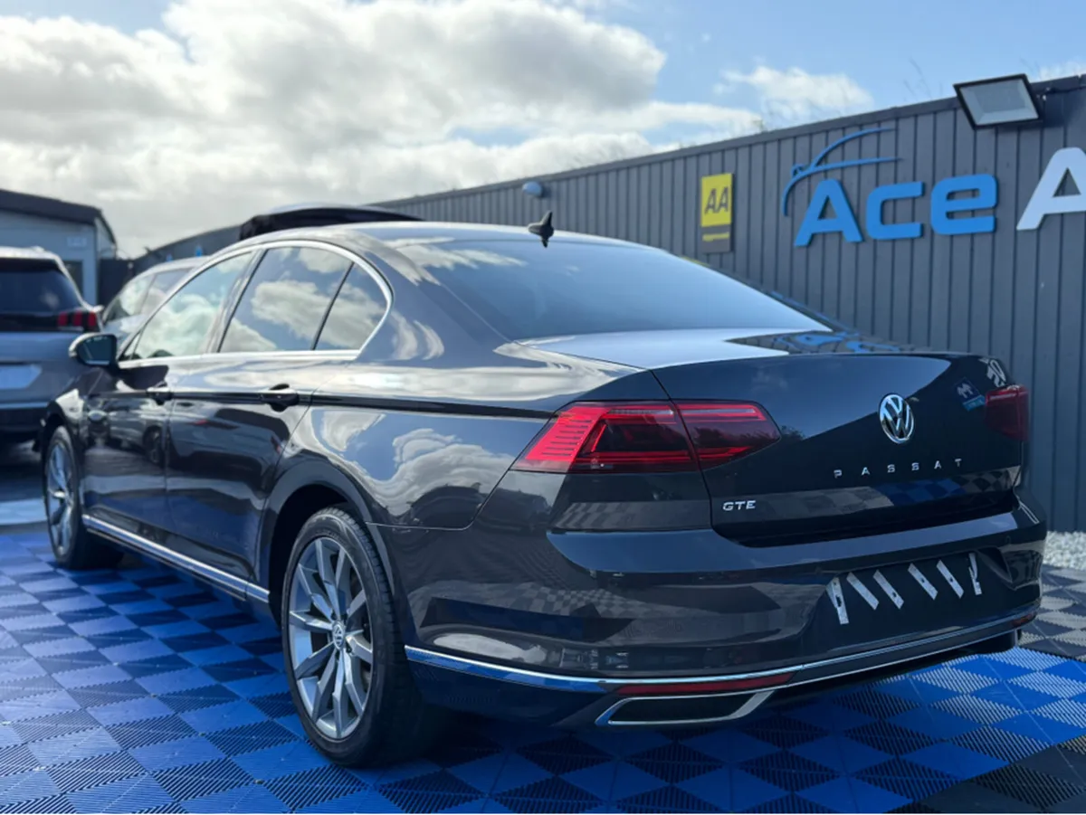 Volkswagen Passat GTE - 1.4 PETROL HYBRID - AUTO - - Image 4