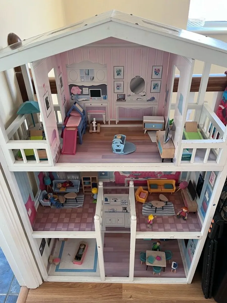 Doll's House - Image 1