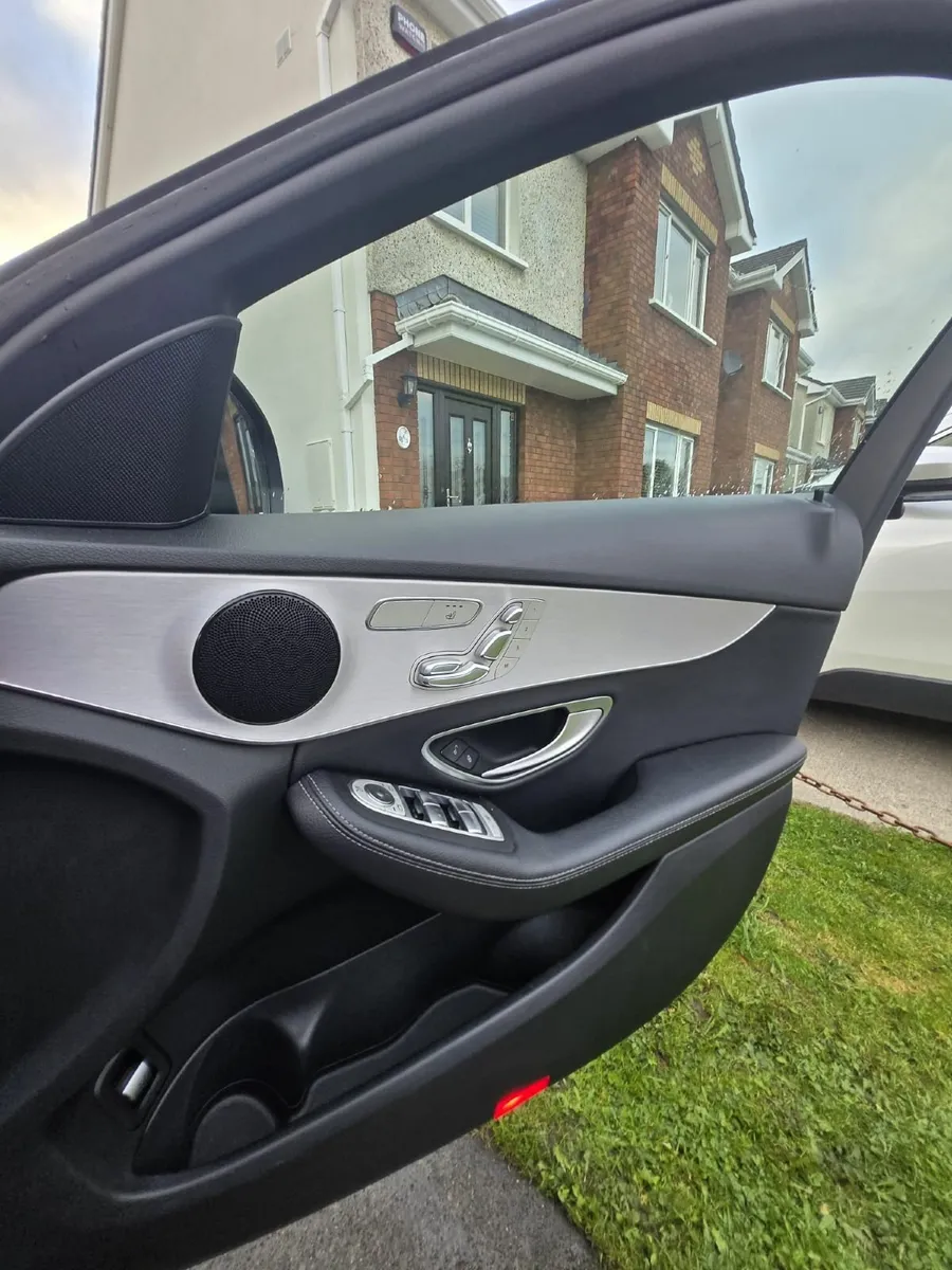 Mercedes-Benz C-Class 2018 - Image 4