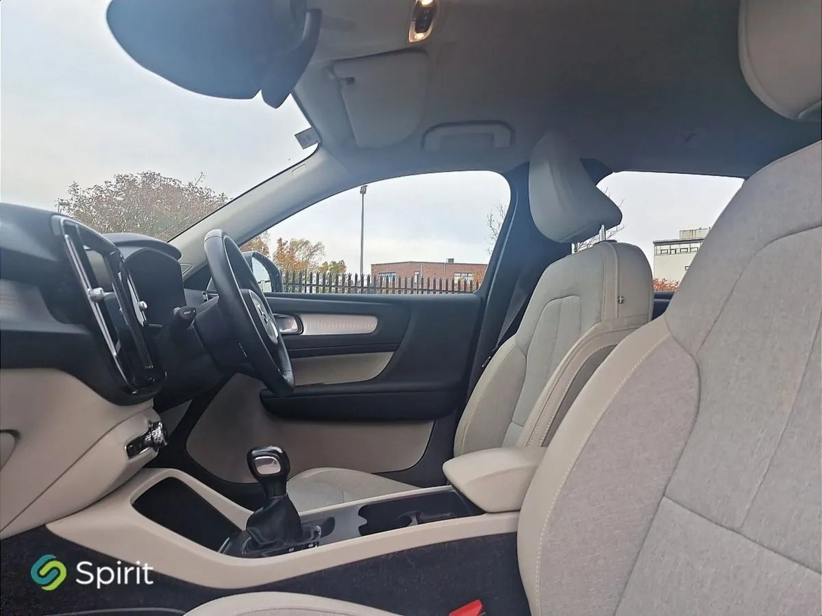 Volvo XC40 T3 Petrol (163hp) Manual  Heated Seats - Image 4