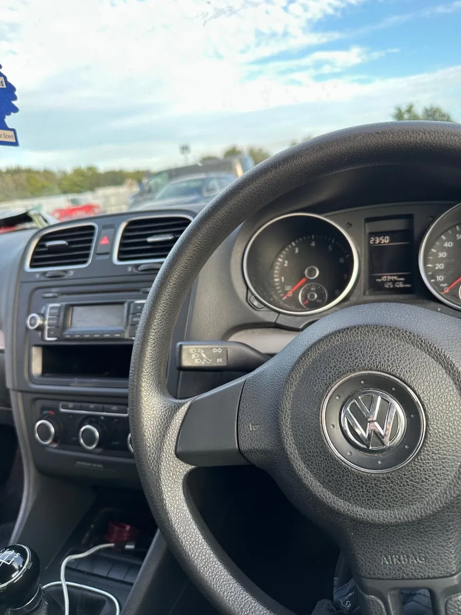 Volkswagen Golf 2011 - Image 2