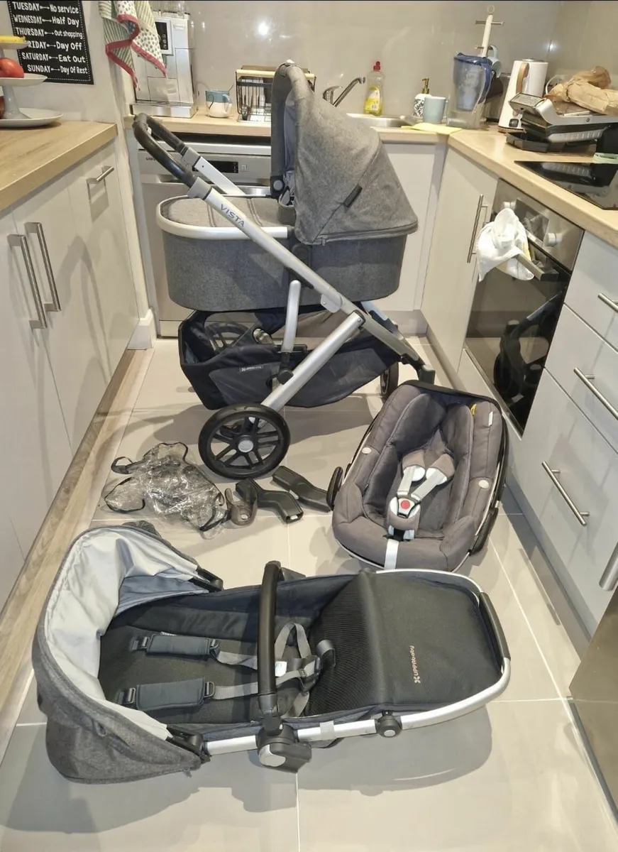 Uppababy vista V2 with car seat IMMACULATE - Image 1