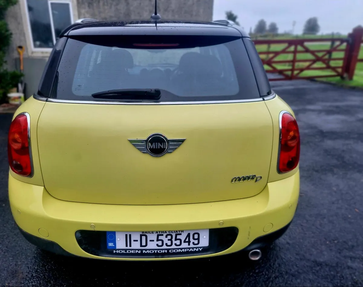 Mini Countryman 2011 in Yellow - Image 3