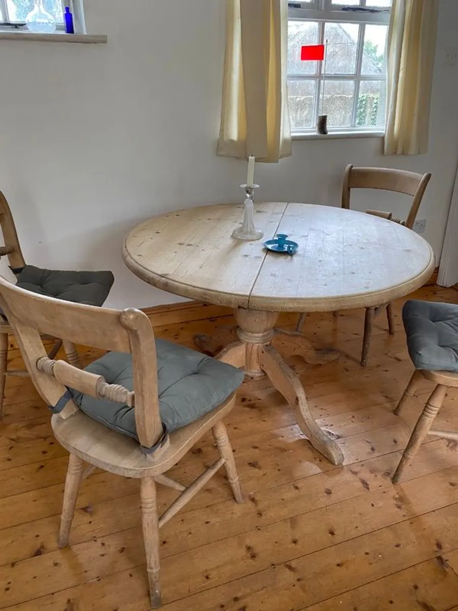 Farmhouse table and 4 chairs - Image 1