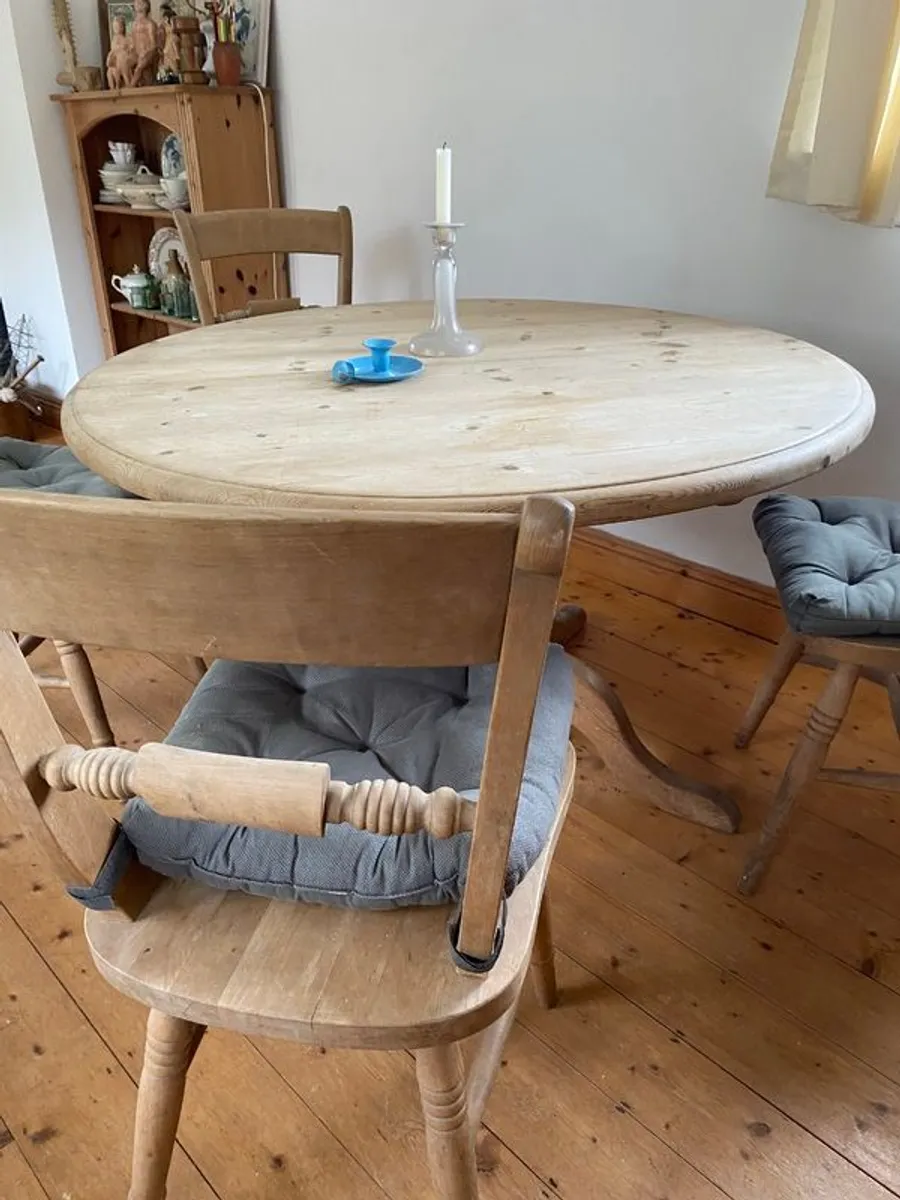 Farmhouse table and 4 chairs - Image 3