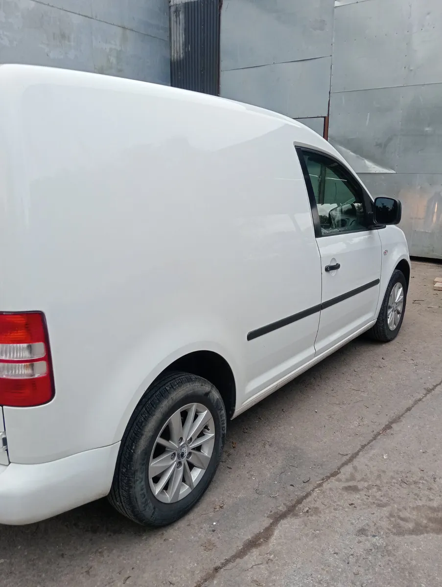 Volkswagen Caddy 2014 - Image 2