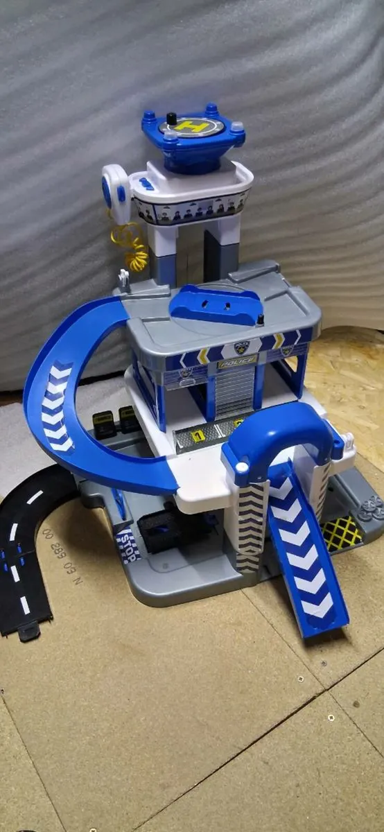 Toys police station - Image 1