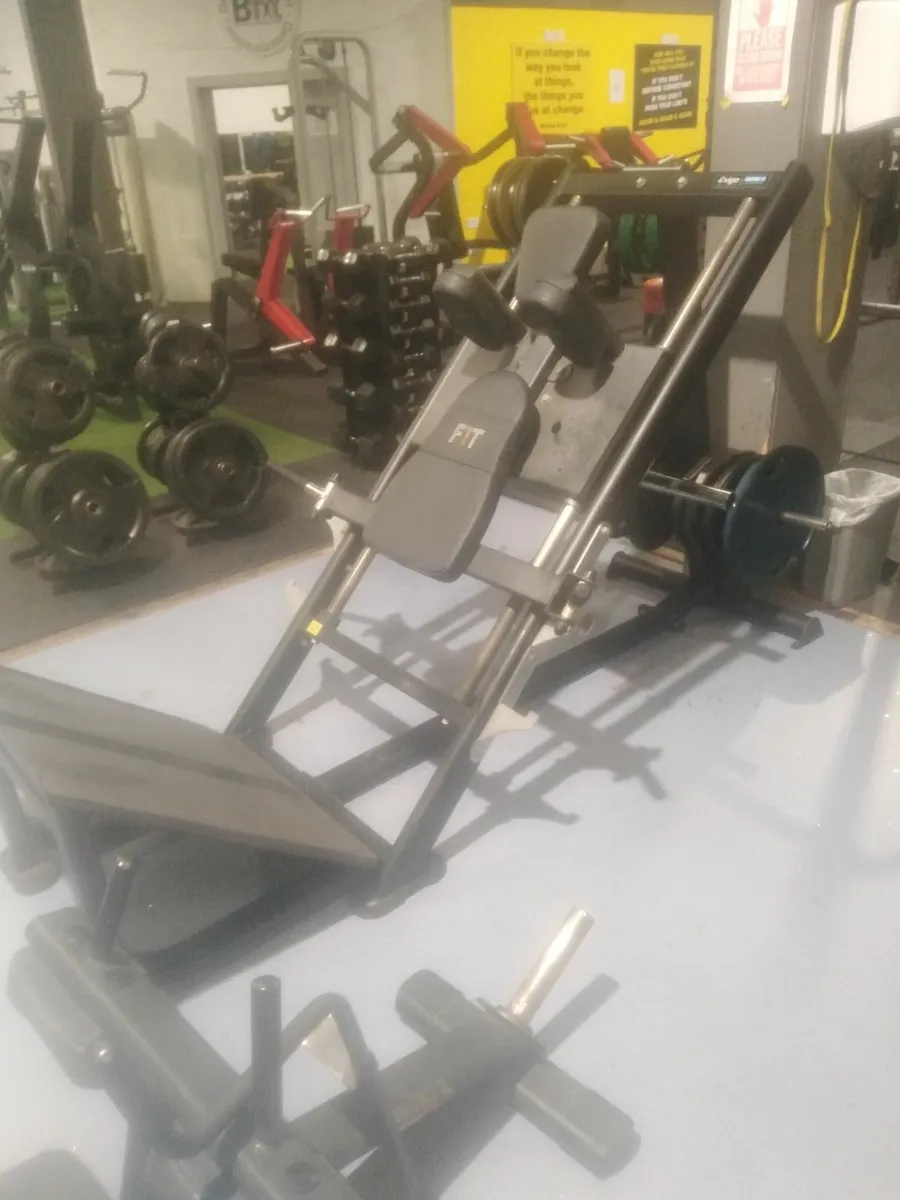 Gym equipment hack squat - Image 2