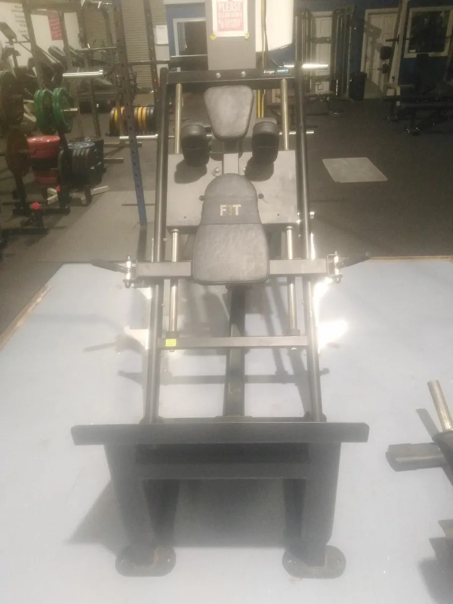 Gym equipment hack squat - Image 4