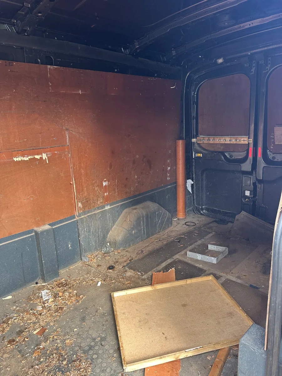Ford Transit 2018 Metallic Grey - Image 3