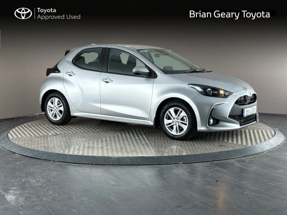 Toyota Yaris HYBRID LUNA - Image 1
