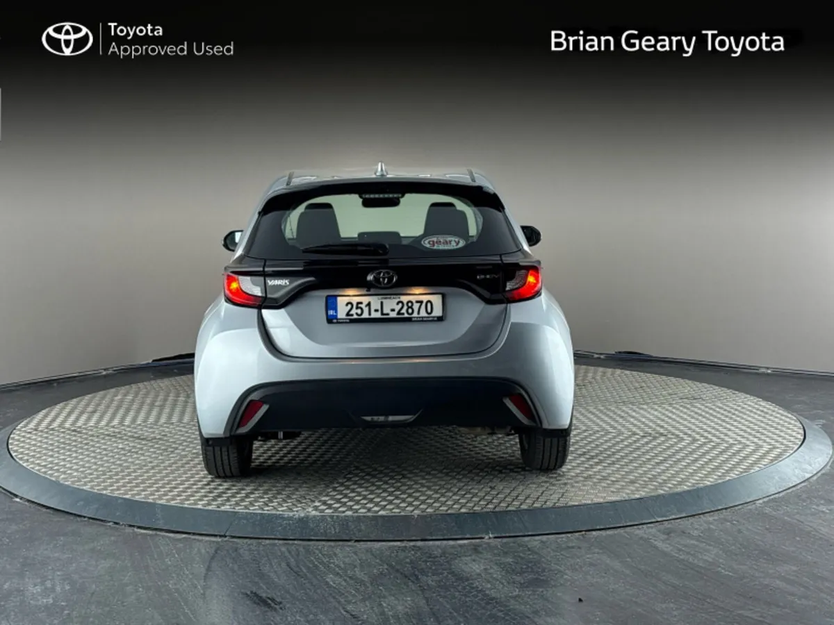 Toyota Yaris HYBRID LUNA - Image 4