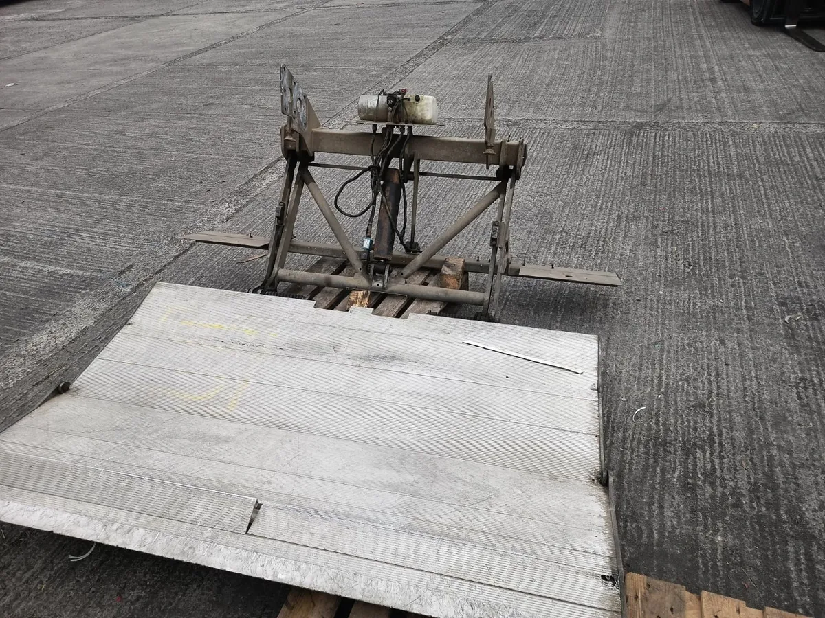1 Tonne Tailift - Image 1