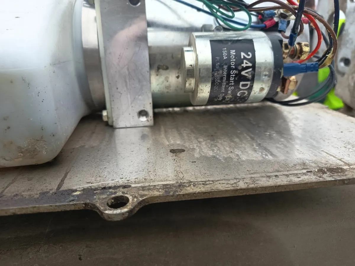 1 Tonne Tailift - Image 4